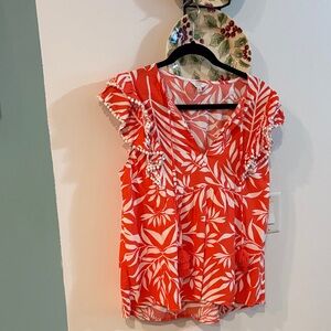 CROWN & IVY ORANGE AND WHITE TOP